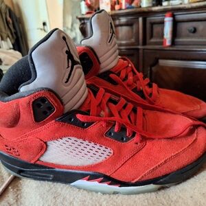 Nike AIR JORDAN 5 Retro Toro Bravo Raging Bull